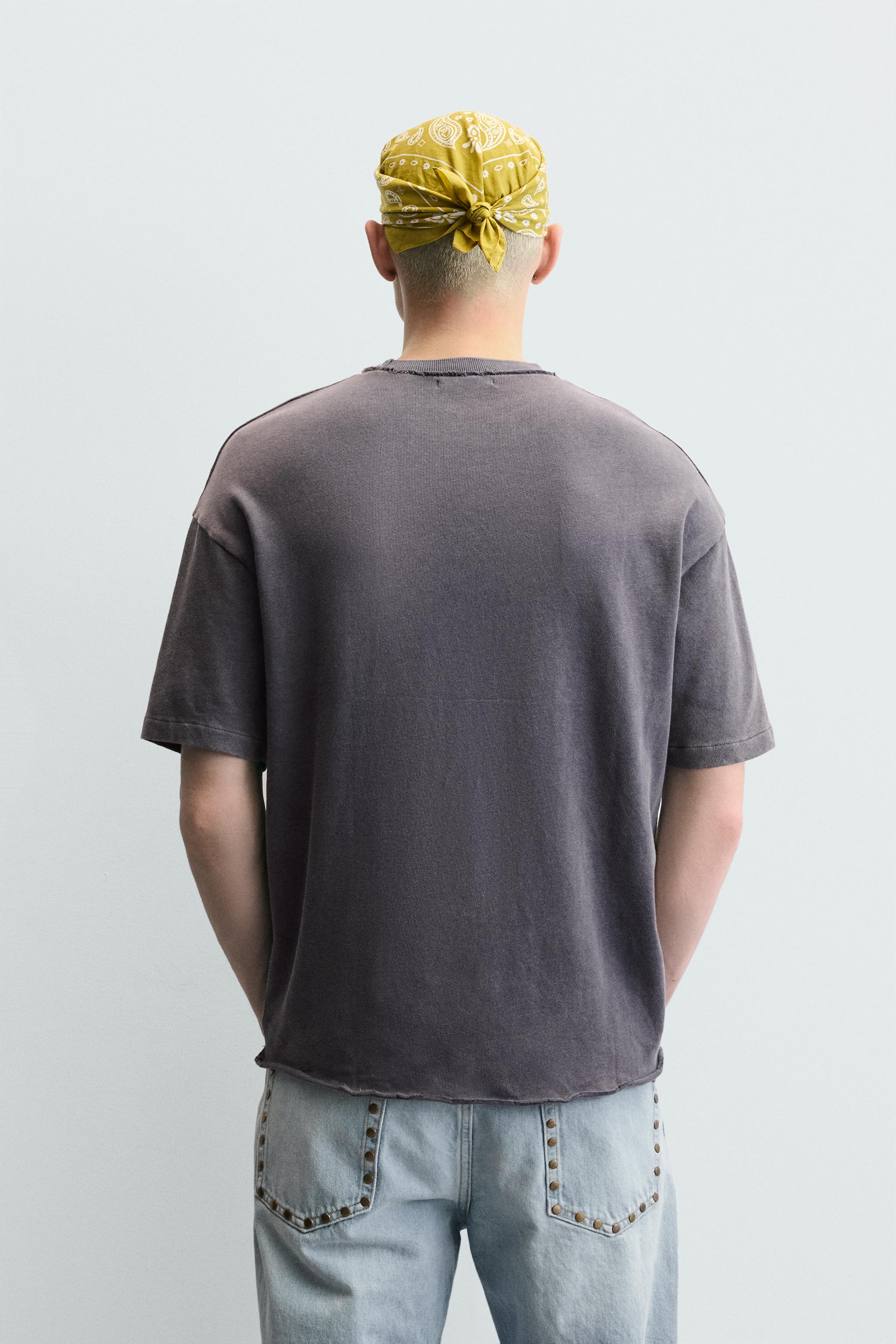 T-SHIRT EN MAILLE À FINITIONS IRRÉGULIÈRES