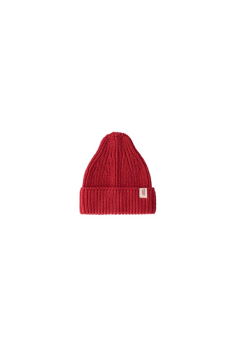 KNIT BEANIE WITH LABEL — Red