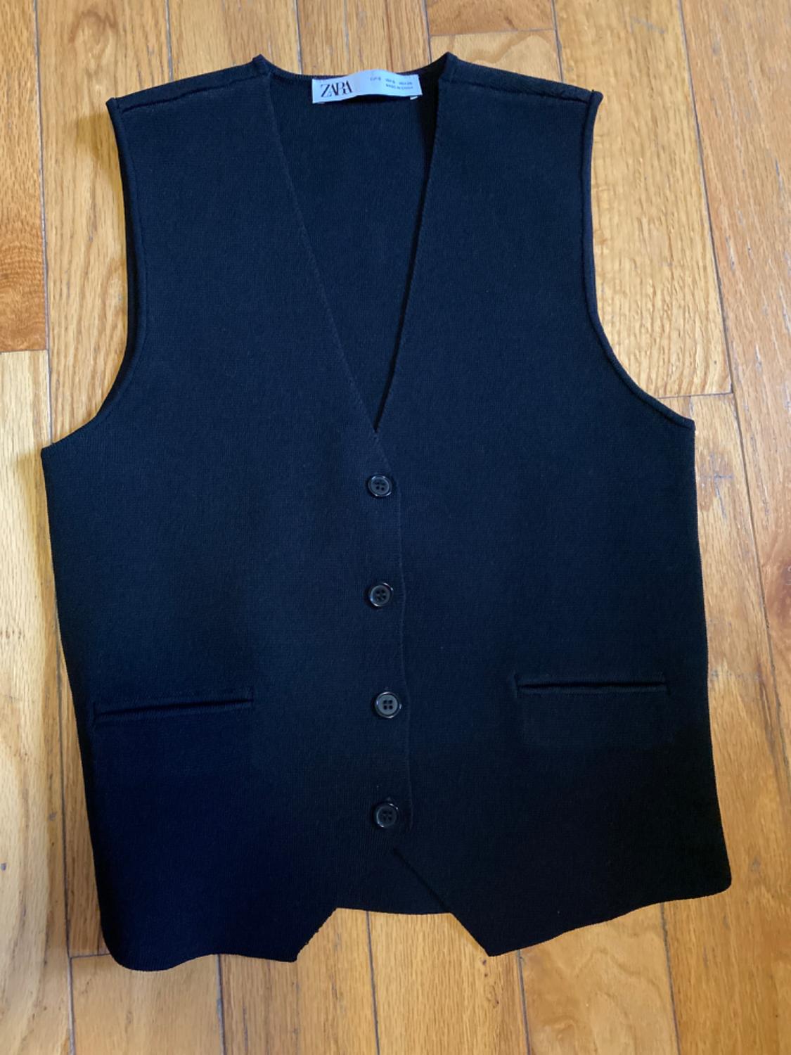 TAILORED KNIT VEST