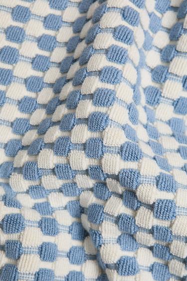 TEXTURED WAFFLE BATH MAT - Light blue by Zara - Image 4