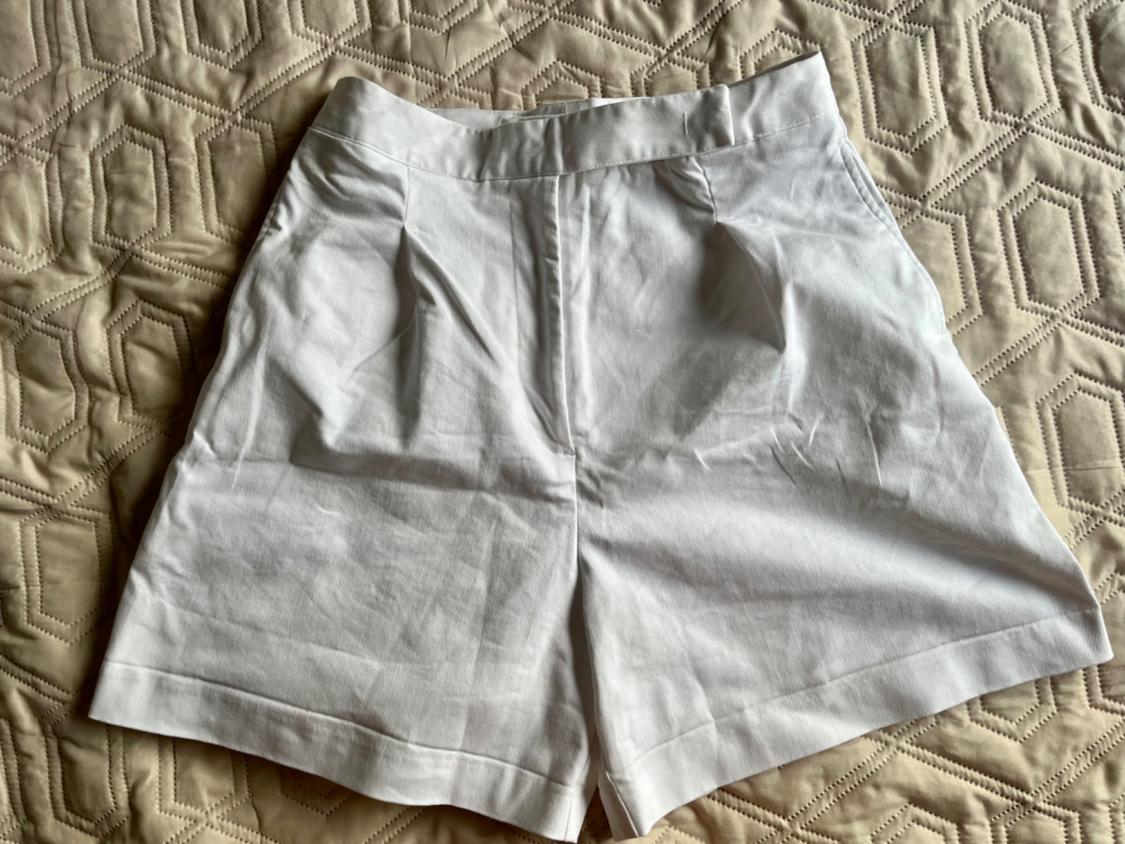 HIGH-WAIST BERMUDA SHORTS WITH DARTS