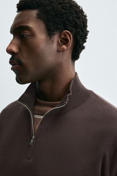 PULL EN MAILLE PERLÉE ZIPPÉ - Marron foncé de Zara - Image 4