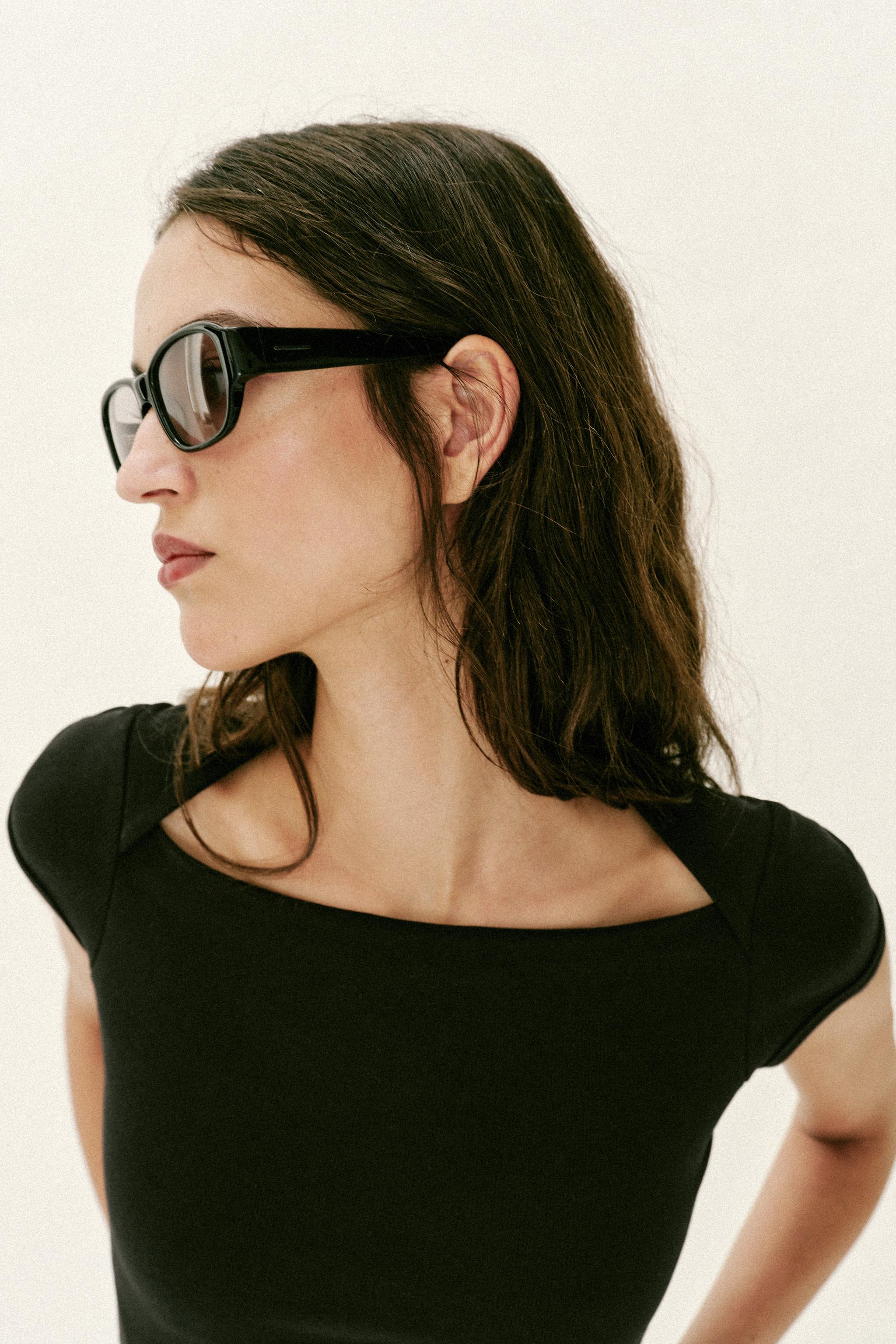 SQUARE NECKLINE T-SHIRT