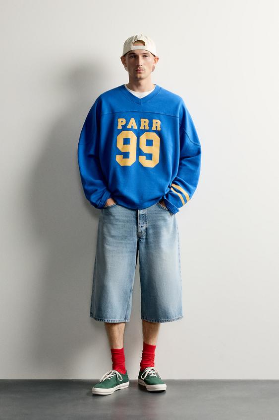 DESSUADORA AMB GRÀFIC DE NÚMERO ©MARTIN PARR @ DMB - Blau de Zara - Imatge 0