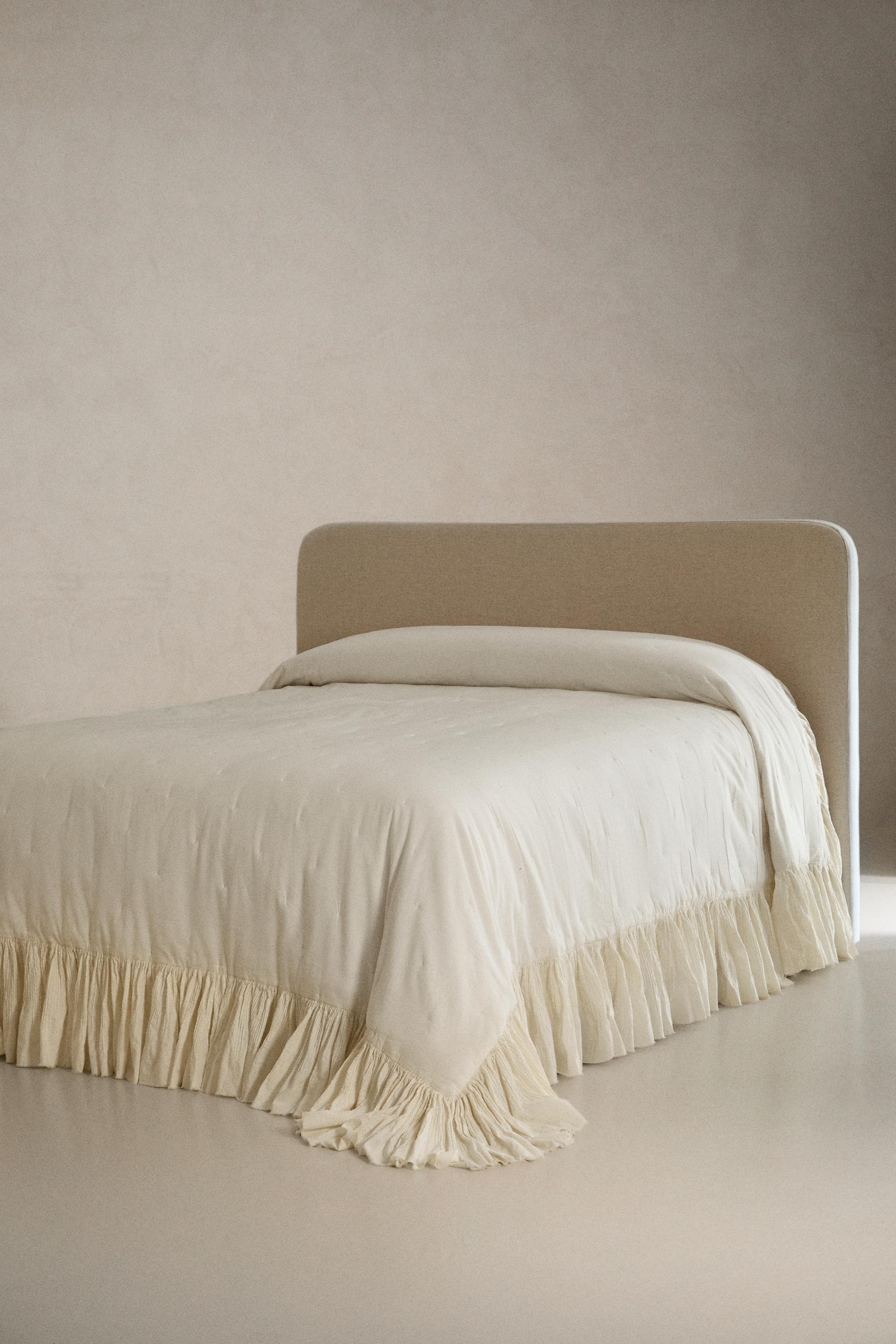 FRILLED COTTON QUILTED BEDSPREAD — Oyster-white