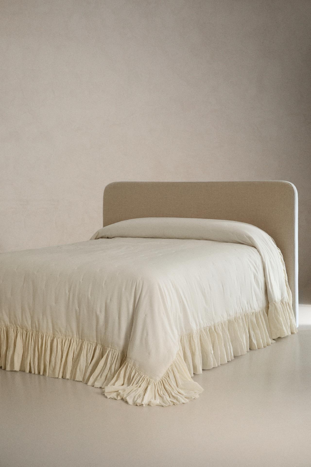 FRILLED COTTON QUILTED BEDSPREAD — Oyster-white
