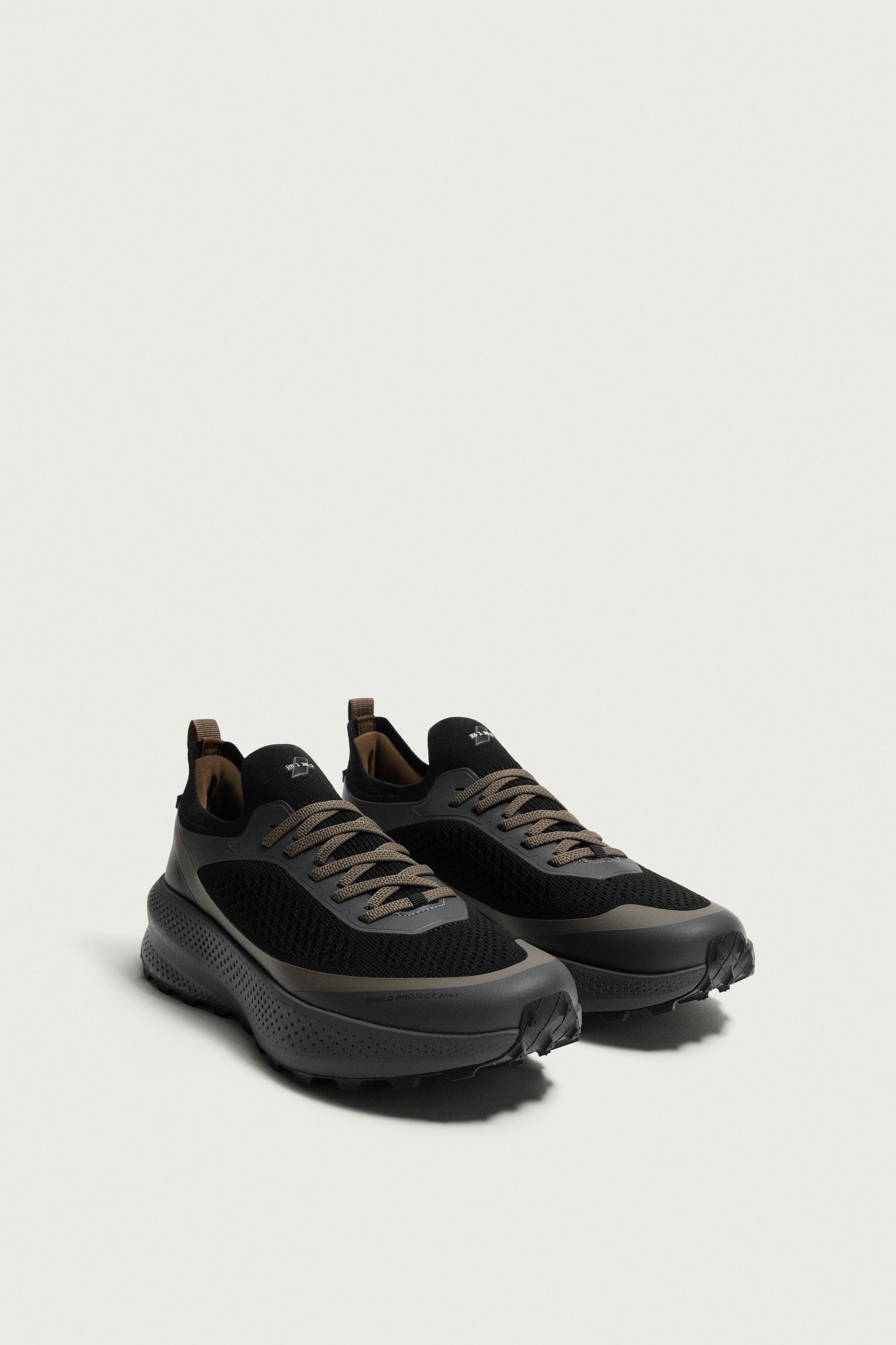 TRAIL RUNNING SNEAKERS — Black