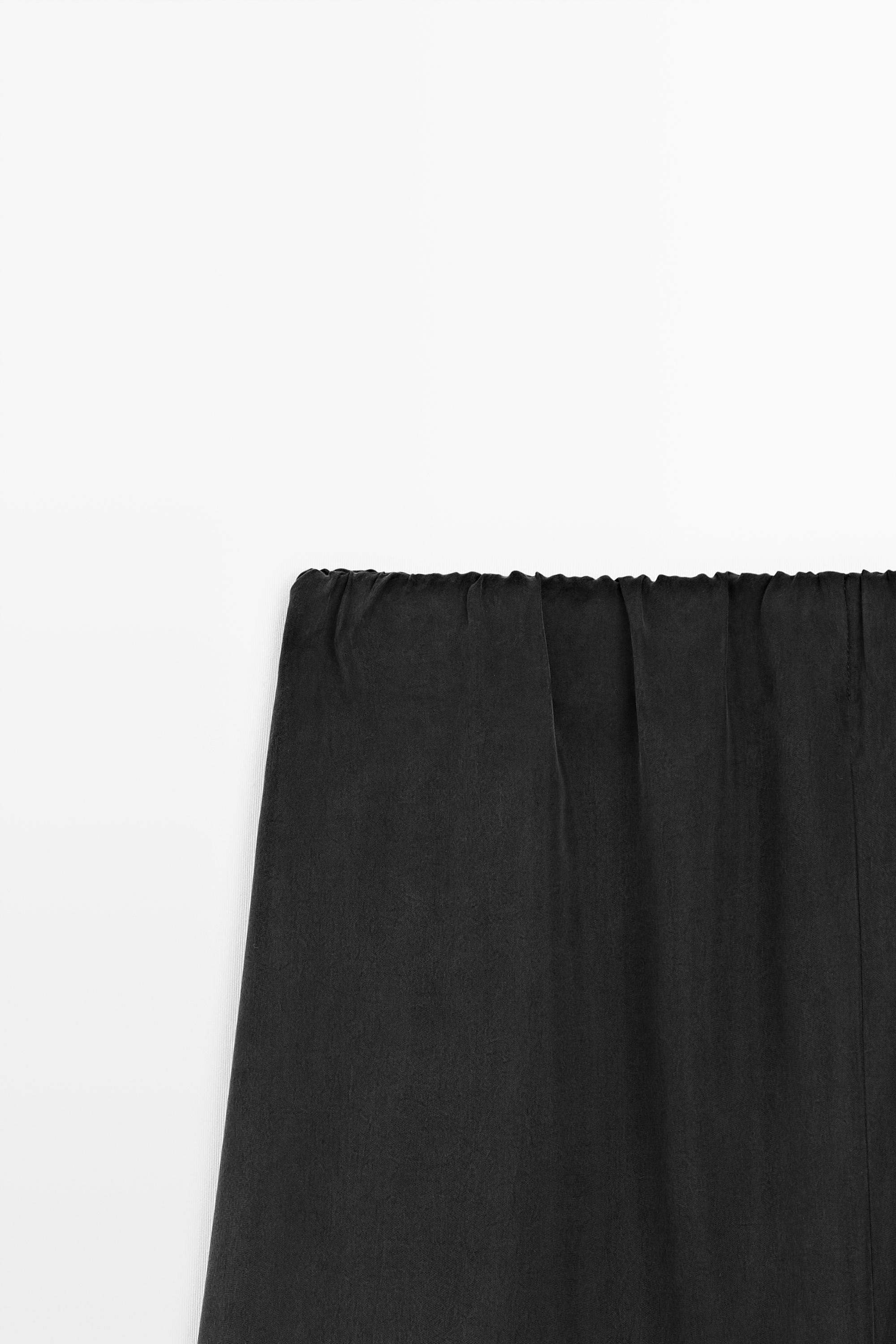 Voluminous midi skirt