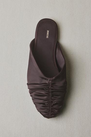 MULE PLIEGUES SATÉN - Marrón de Zara