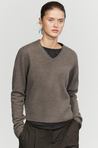 100% wool V-neck knit sweater — Black gold 2
