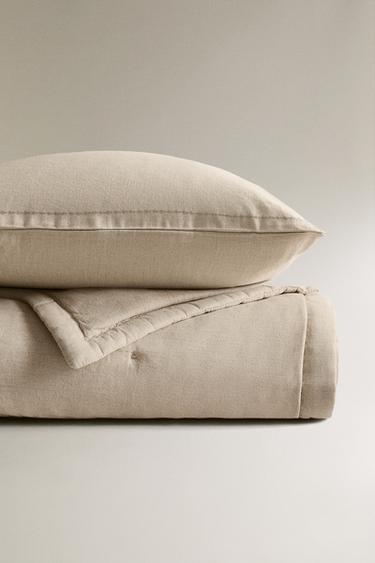 GESTEPPTE LEINEN-TAGESDECKE MIT PUNKTMUSTER - Hellbeige von Zara