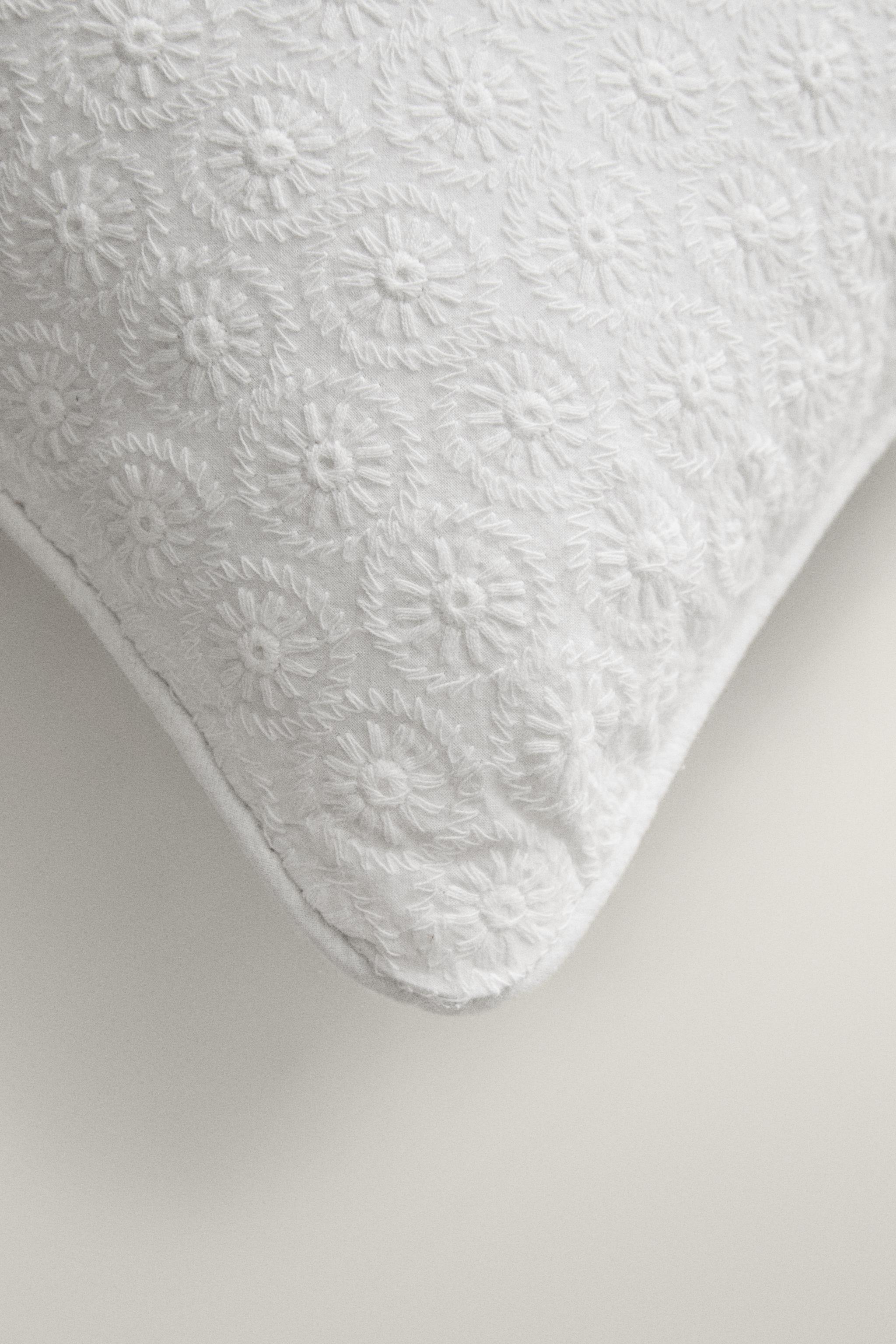 FLORAL EMBROIDERED THROW PILLOW COVER — white