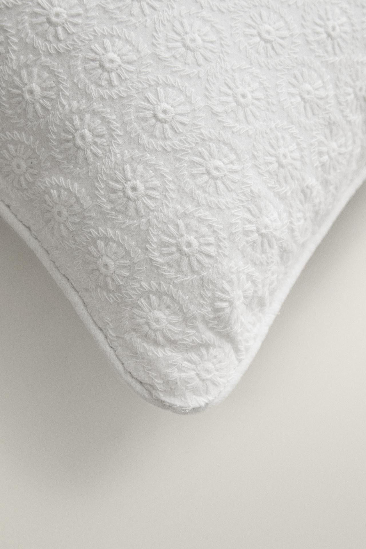 FLORAL EMBROIDERED THROW PILLOW COVER — white