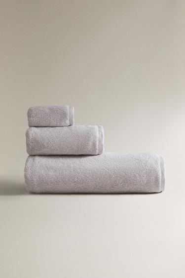 EXTRA SOFT COTTON BATH TOWEL (700 GXM²) - Grey by Zara - Image 0