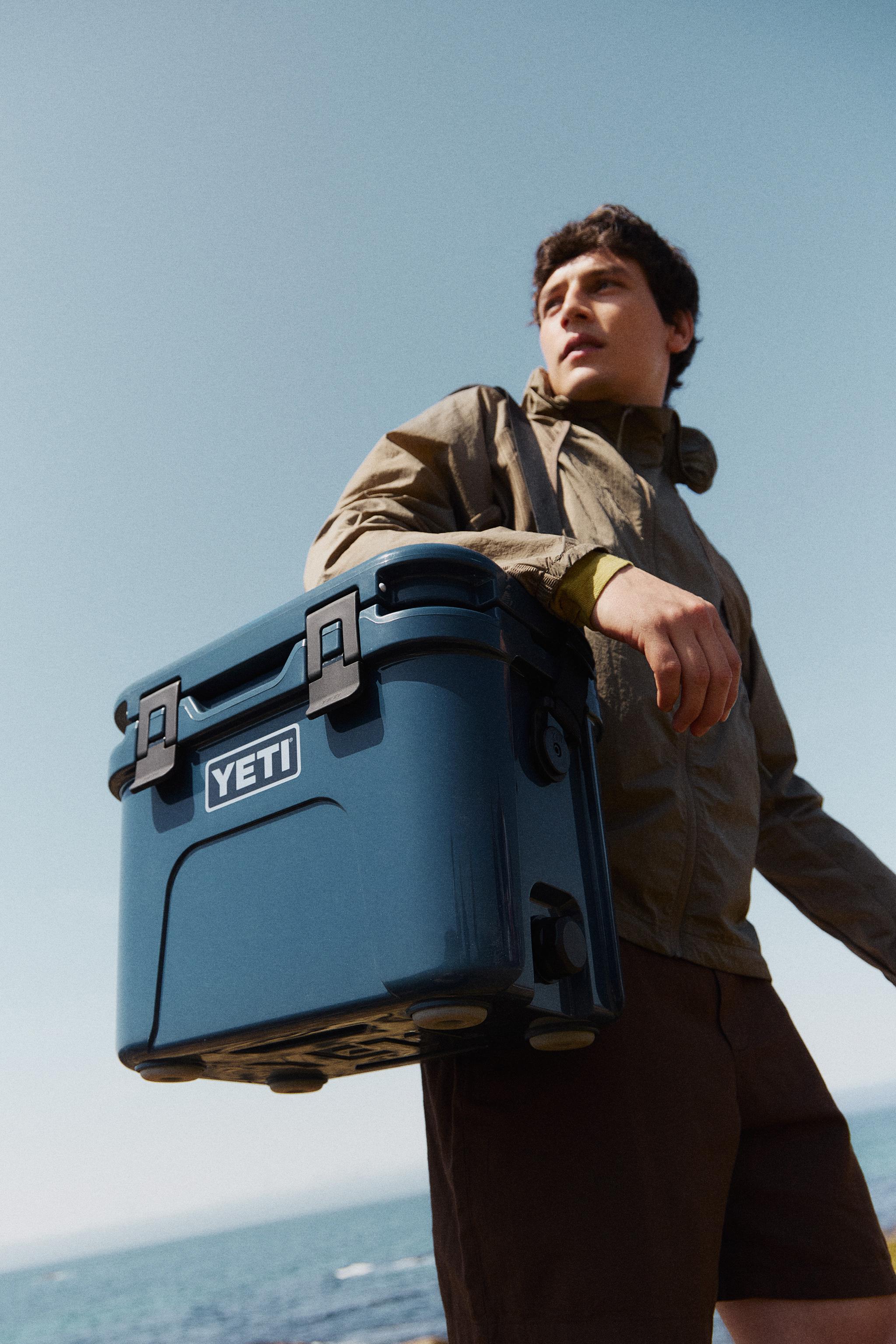 YETI SMALL RIGID COOLER — Blue
