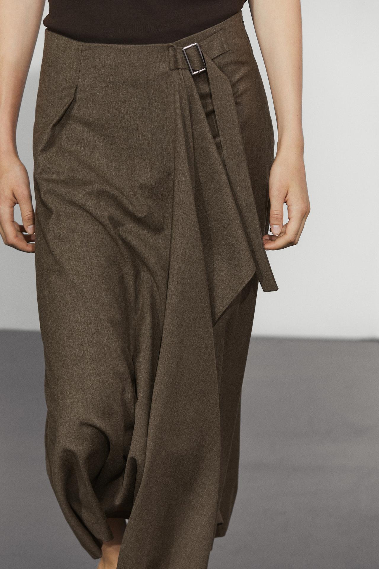 Buckle detail midi skirt — Black gold