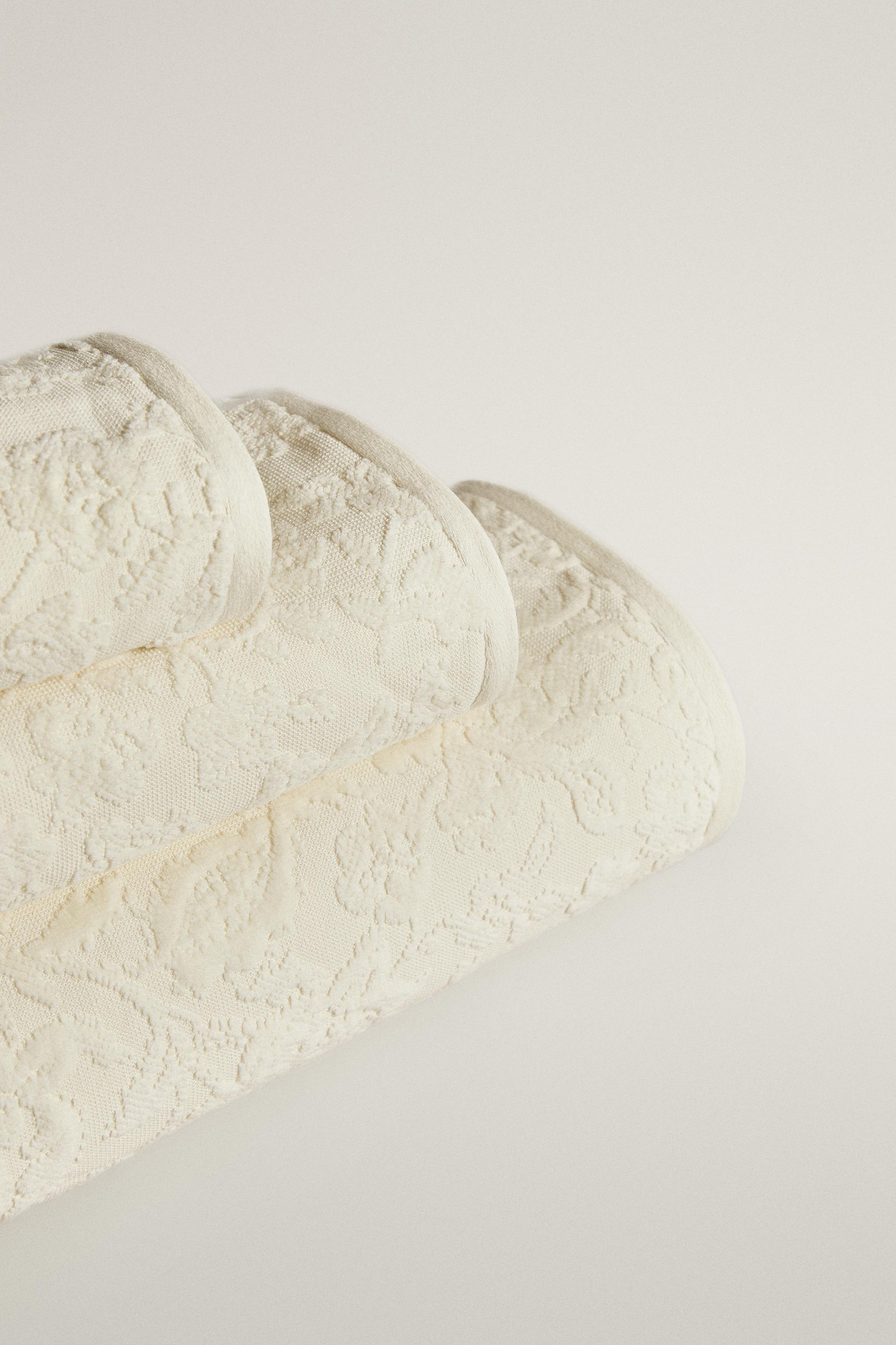 SERVIETTE DE BAIN JACQUARD FLORAL