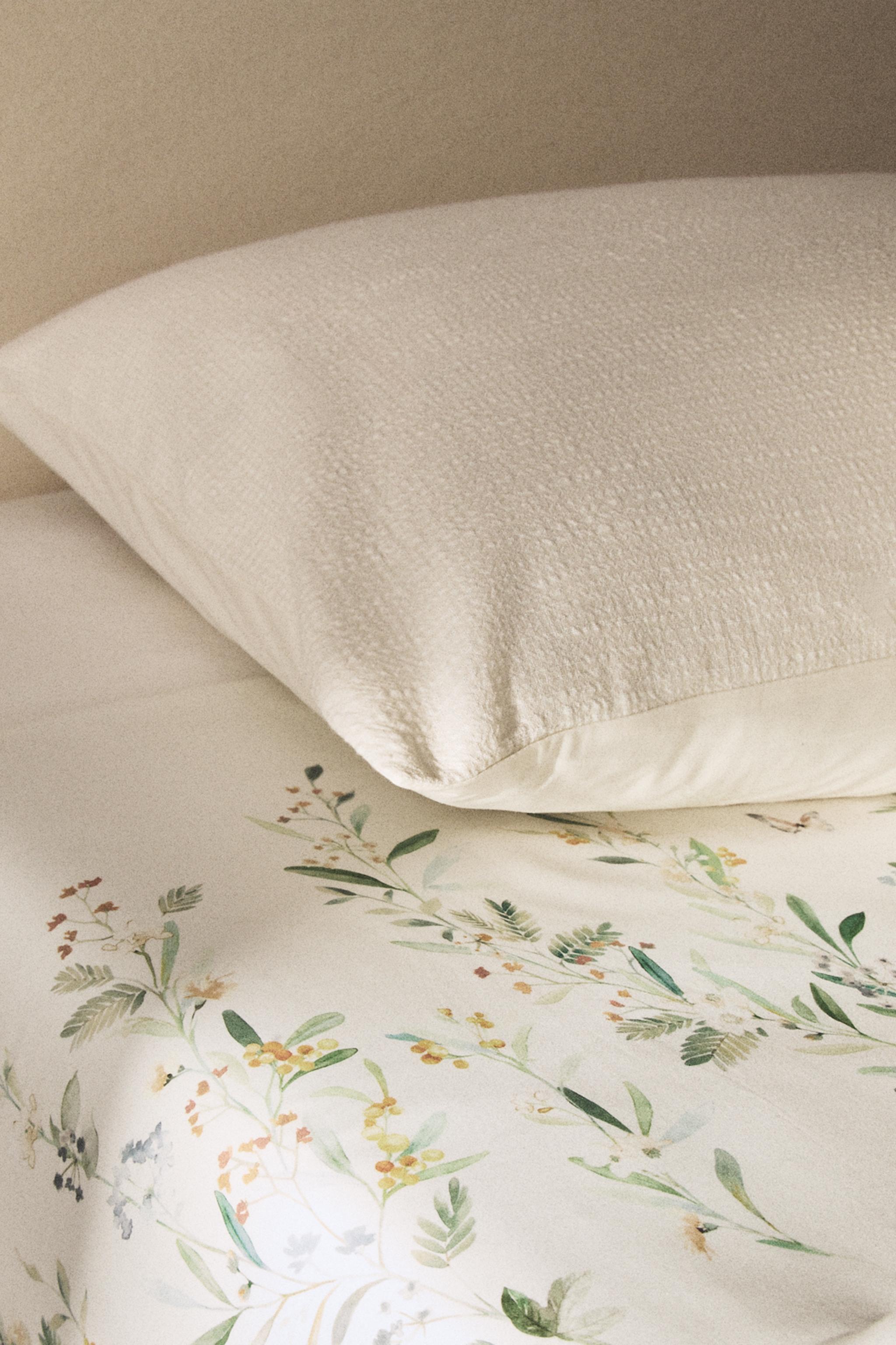 DRAP DE DESSUS SATIN FEUILLES ET FLEURS