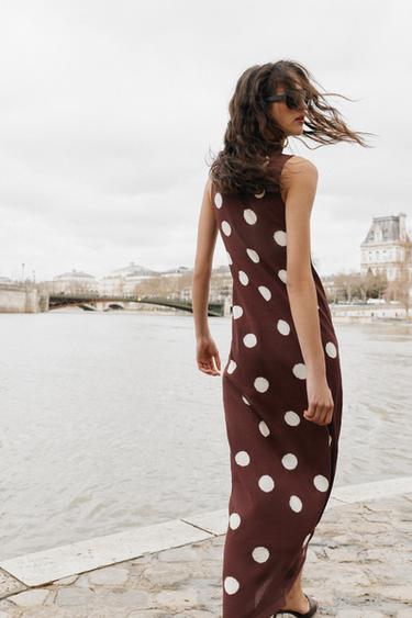 ROBE LONGUE EN MAILLE À POIS - Marron / Écru de Zara - Image 5