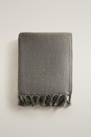 Zara FRINGED FLEECE BLANKET - Gray