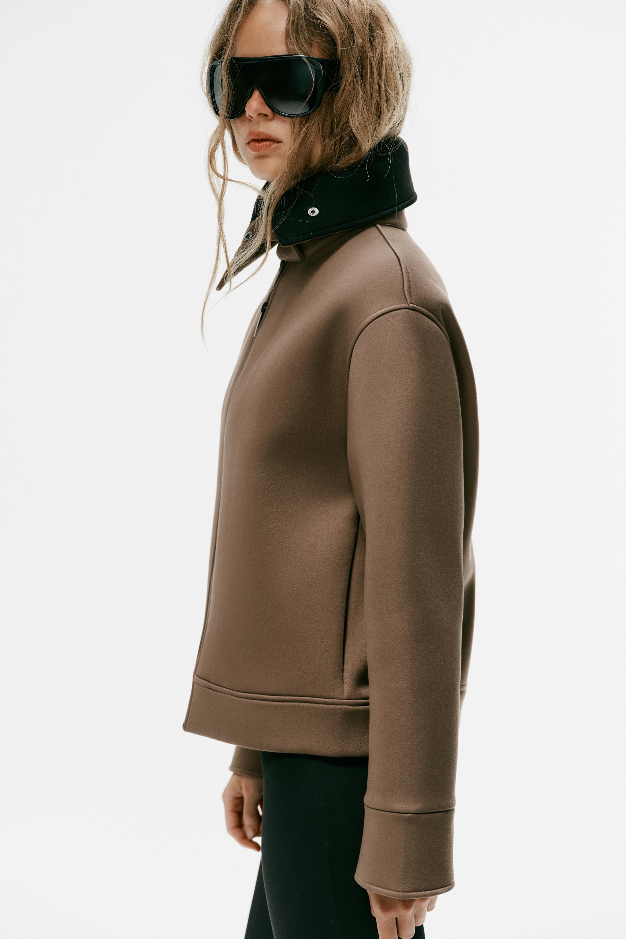 CONTRAST HIGH-NECK JACKET