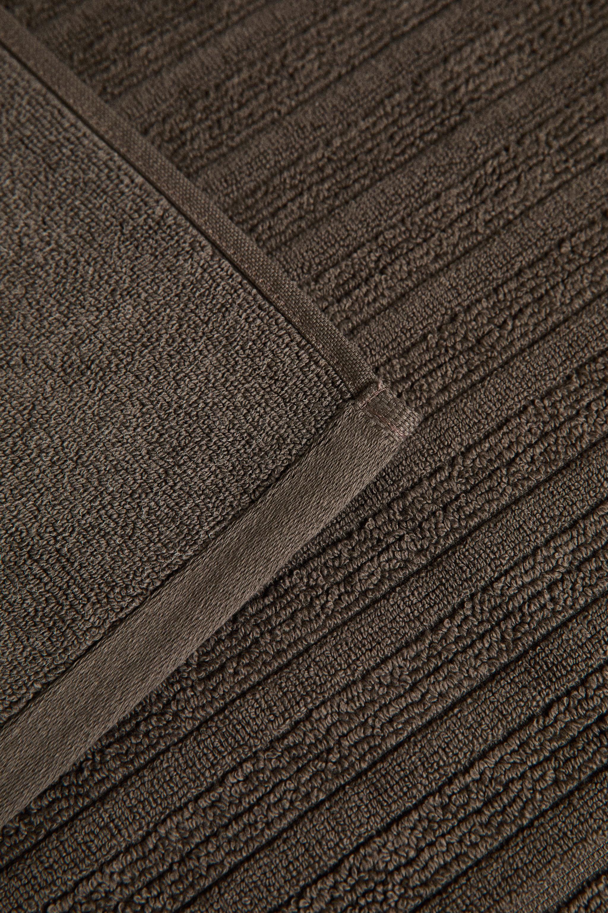 VELOUR TEXTURED STRIPED BATH MAT