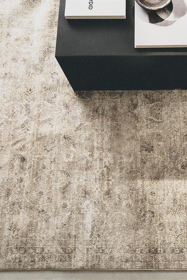 VINTAGE-EFFECT RUG - Beige by Zara