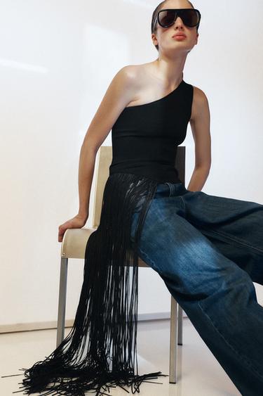 TOP ASIMÉTRICO FLECOS - Negro de Zara