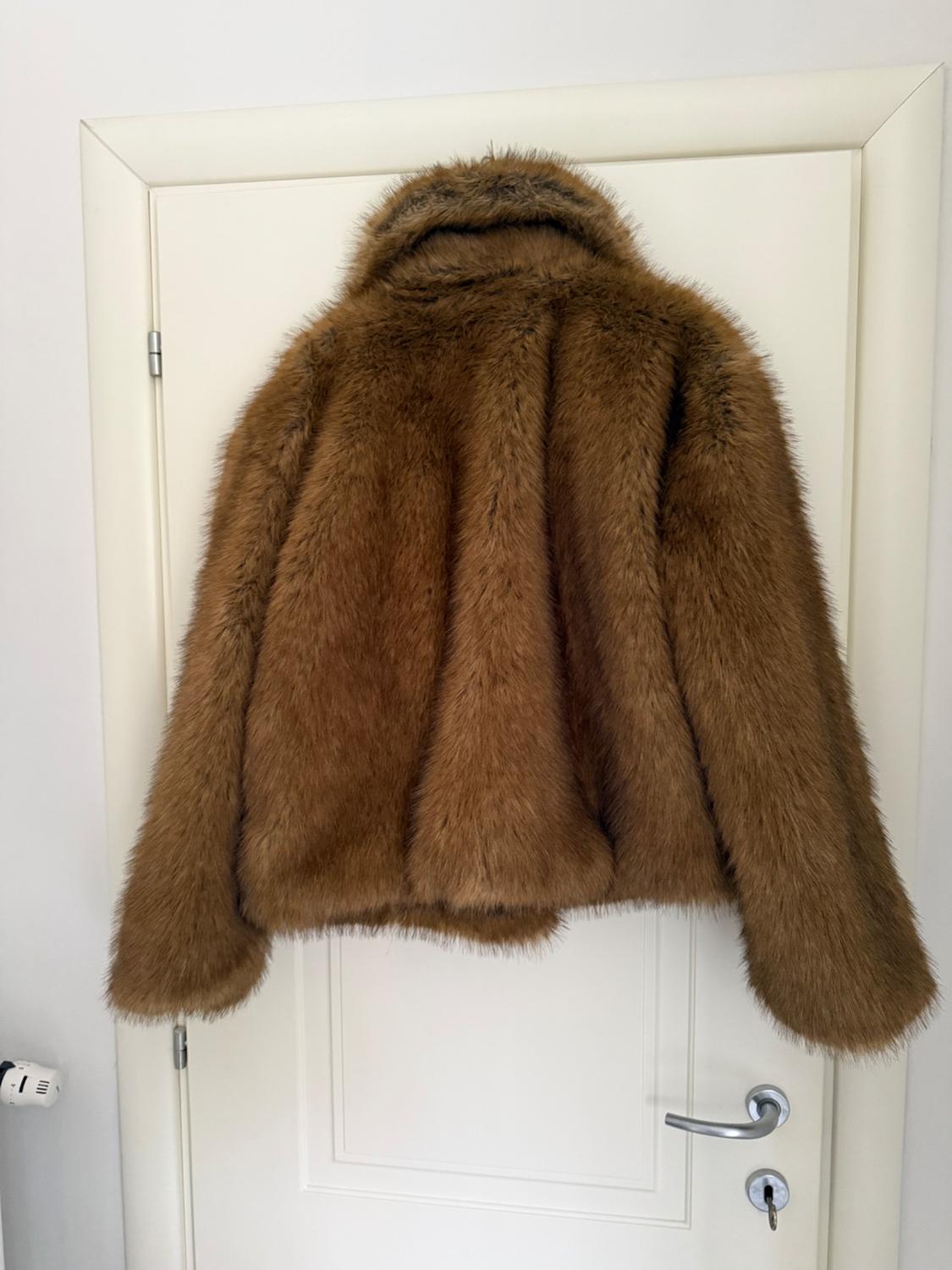 SHORT FAUX FUR COAT - Image 2