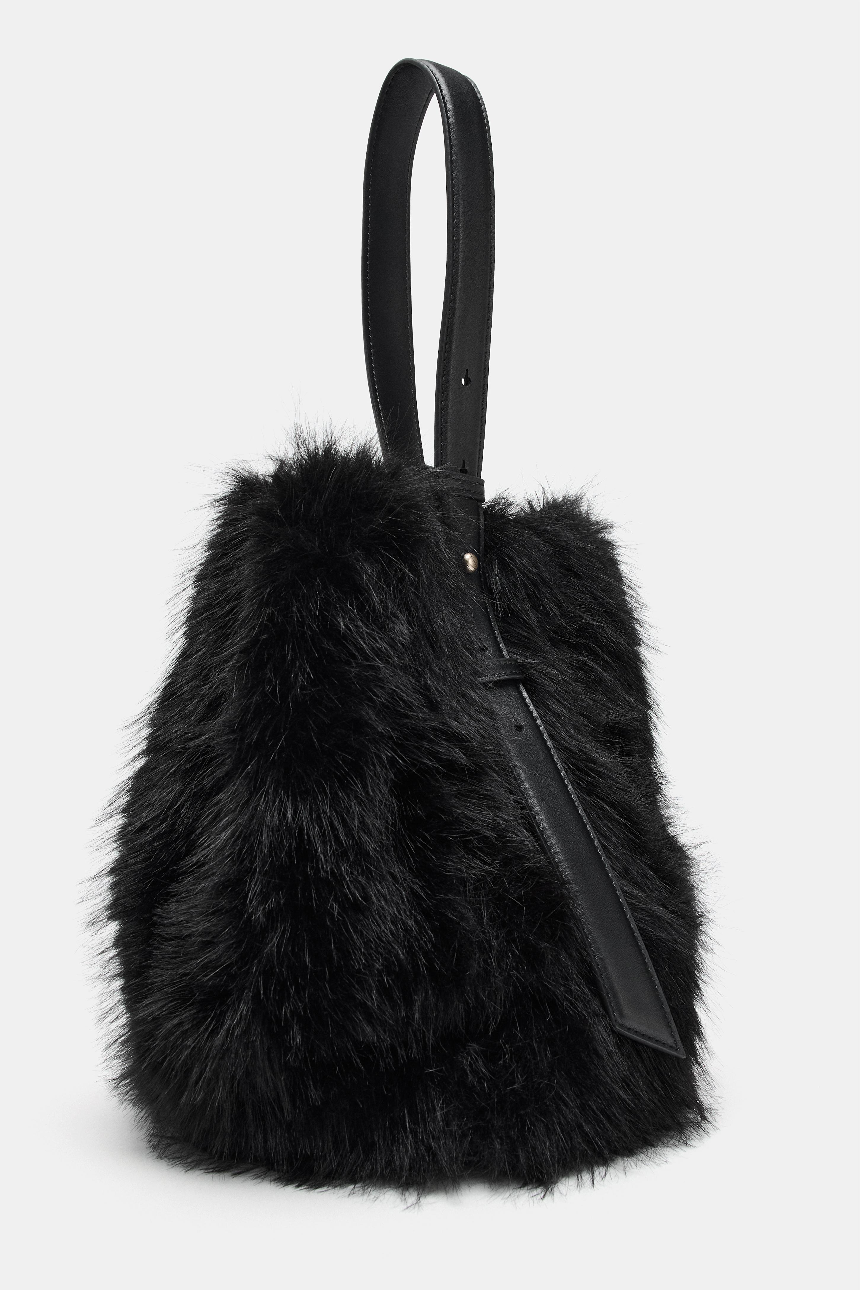 FAUX FUR BUCKET BAG
