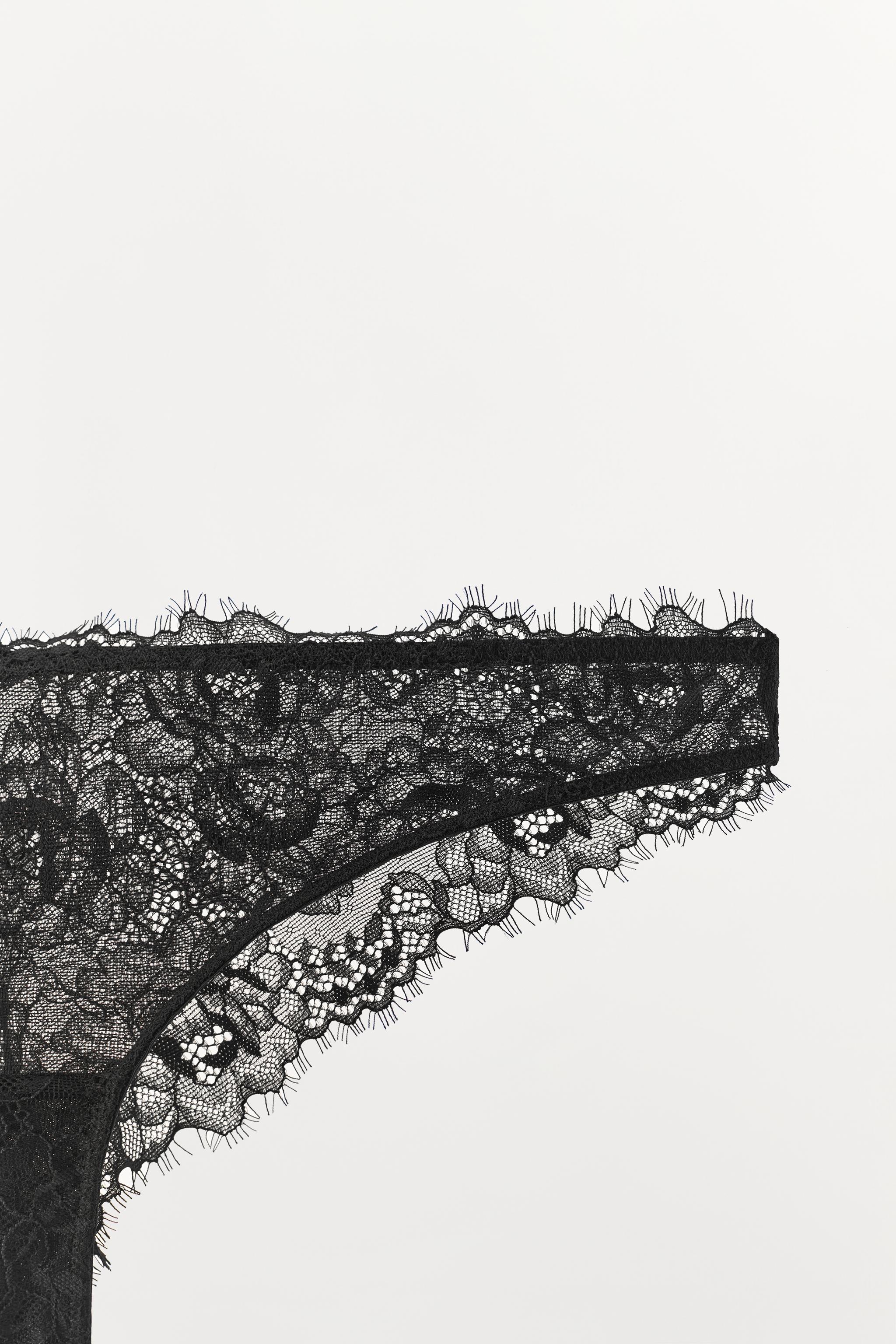 CULOTTE EN DENTELLE