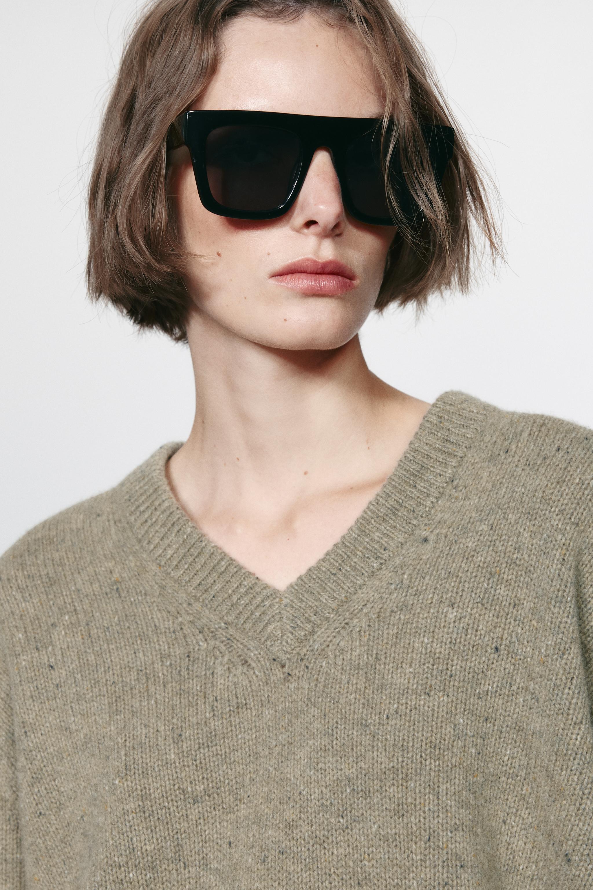 100% WOOL V-NECK SWEATER