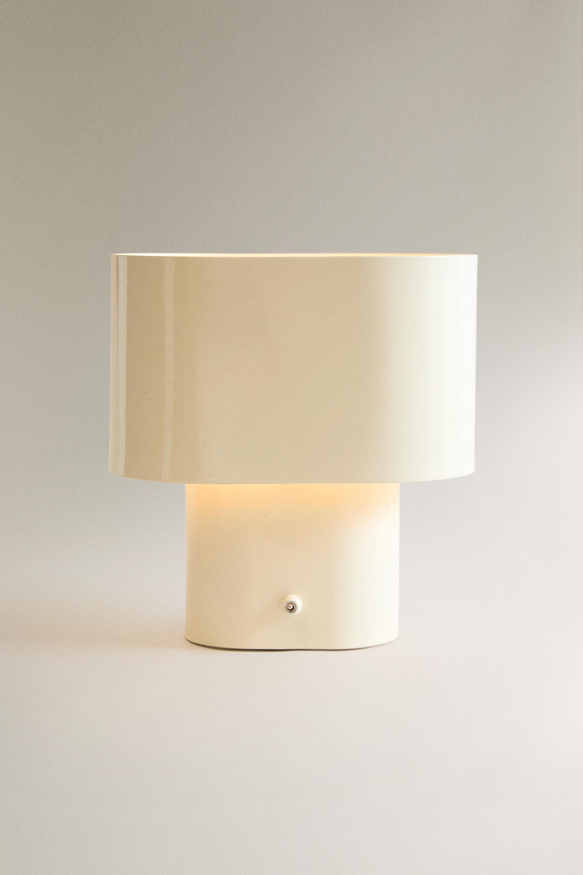 CORDLESS IRON TABLE LAMP
