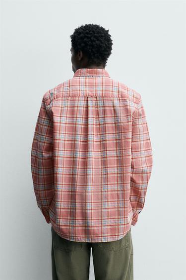 CHEMISE REGULAR FIT À CARREAUX - Rose de Zara - Image 2