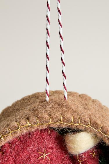 FELT WARDROBE CHRISTMAS DECORATION — Brown 2
