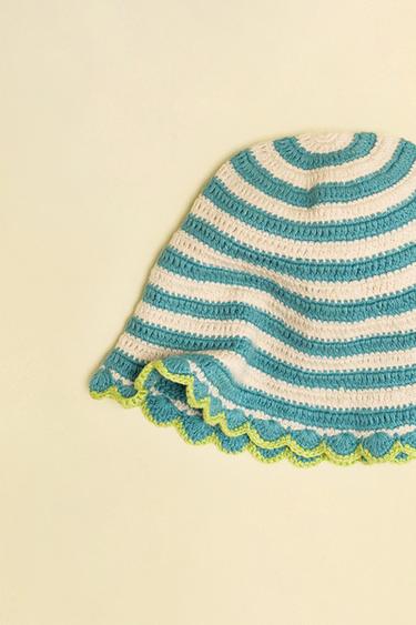 ZARA TIMELESS - BONNET EN MAILLE CROCHET À RAYURES - Vert / Bleu de Zara - Image 1