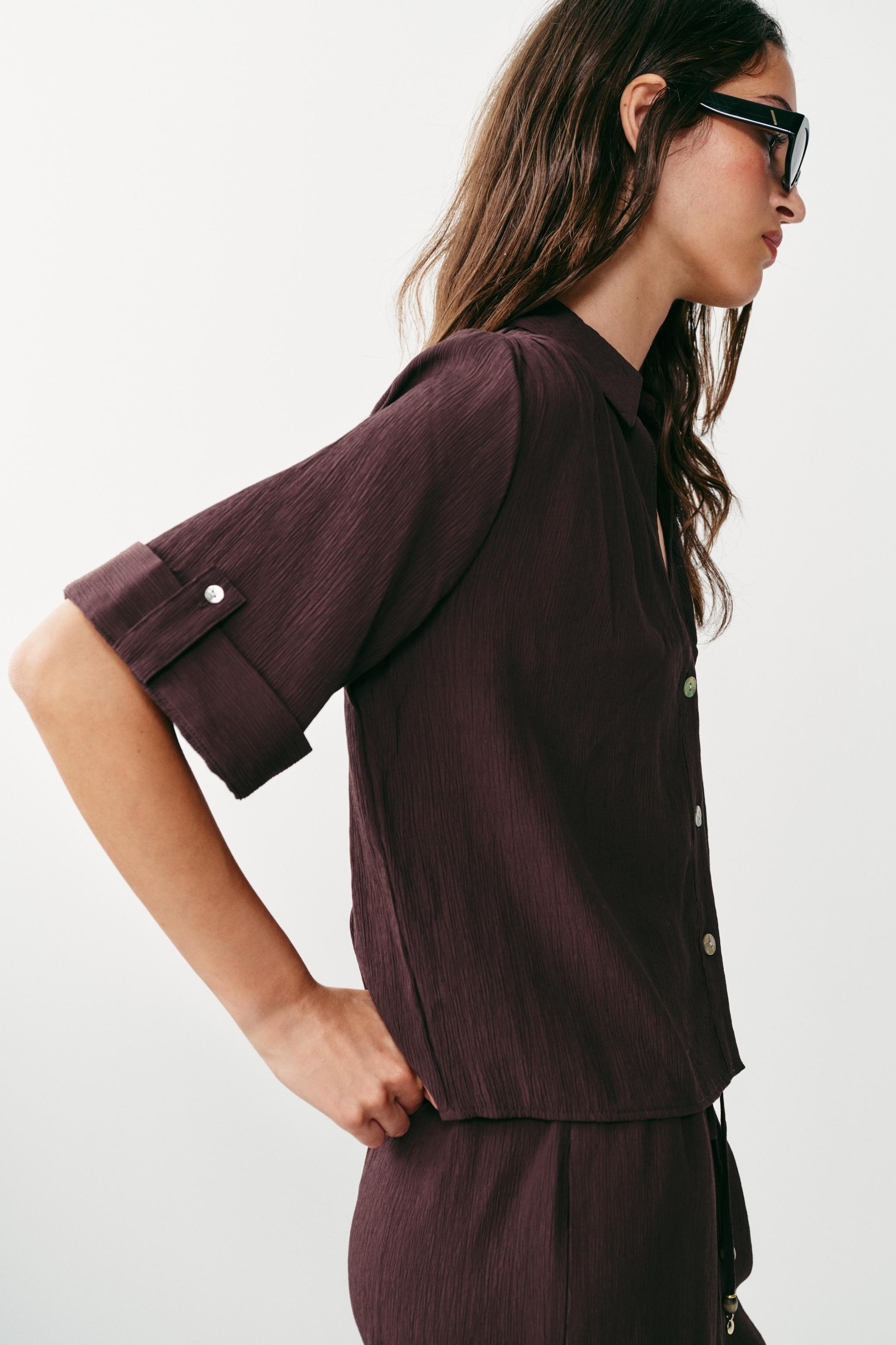 FLOWY SHORT SLEEVE SHIRT