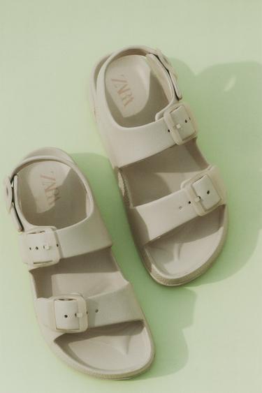 BUCKLED RUBBERISED SANDALS - Ecru White by Zara