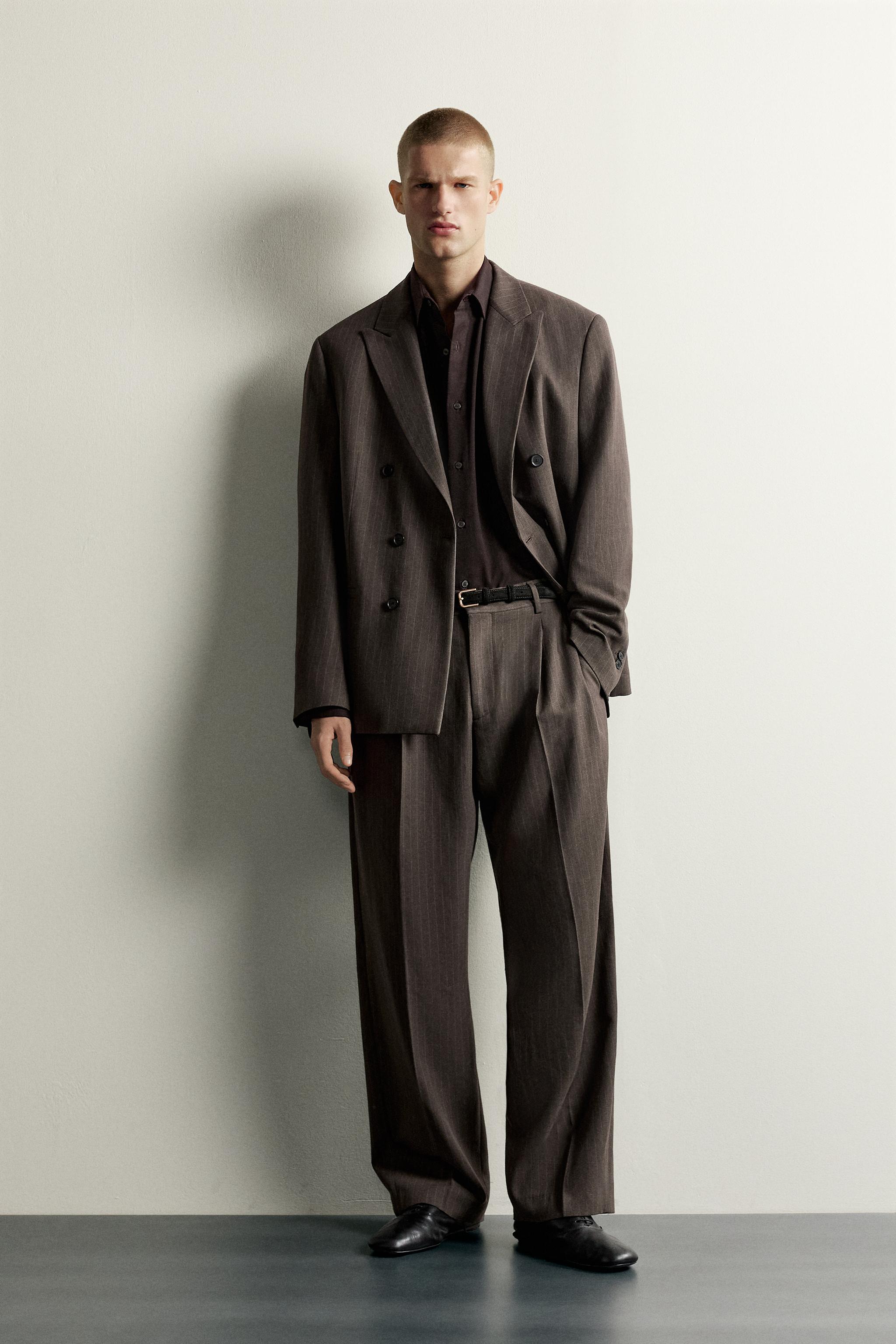 PINSTRIPE DOUBLE-BREASTED SUIT BLAZER