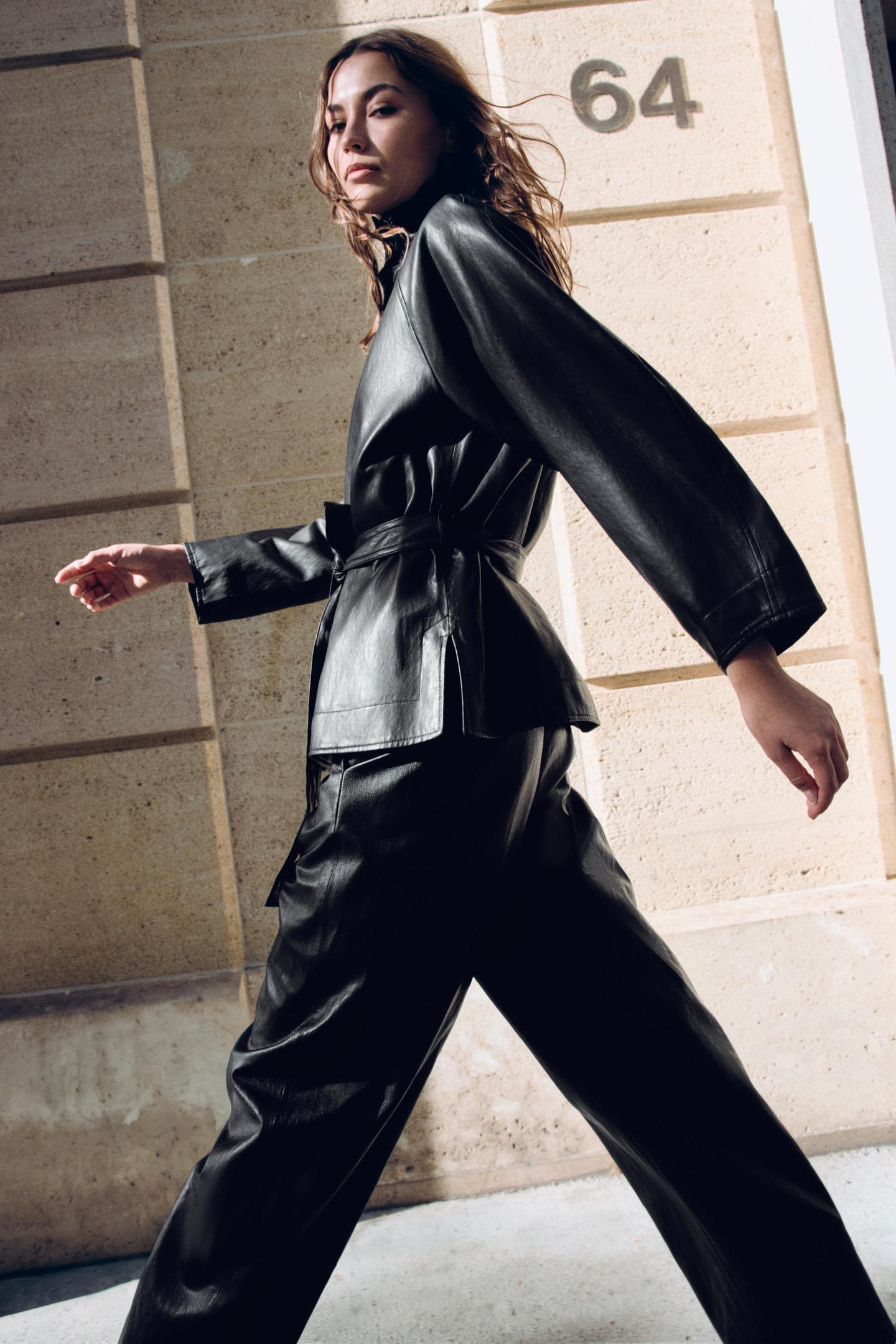 Женская куртка Zara Faux Leather Belted, цвет: Чёрный — фото 3