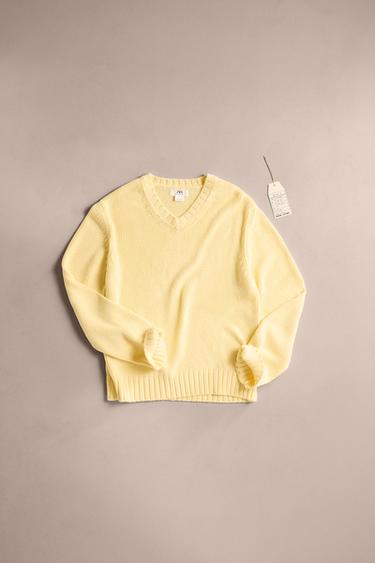 JERSEY ESTRUCTURA CUELLO PICO - Amarillo de Zara