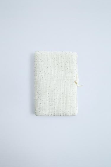 STAR TEXTURE BABY WIPE HOLDER - Ecru by Zara