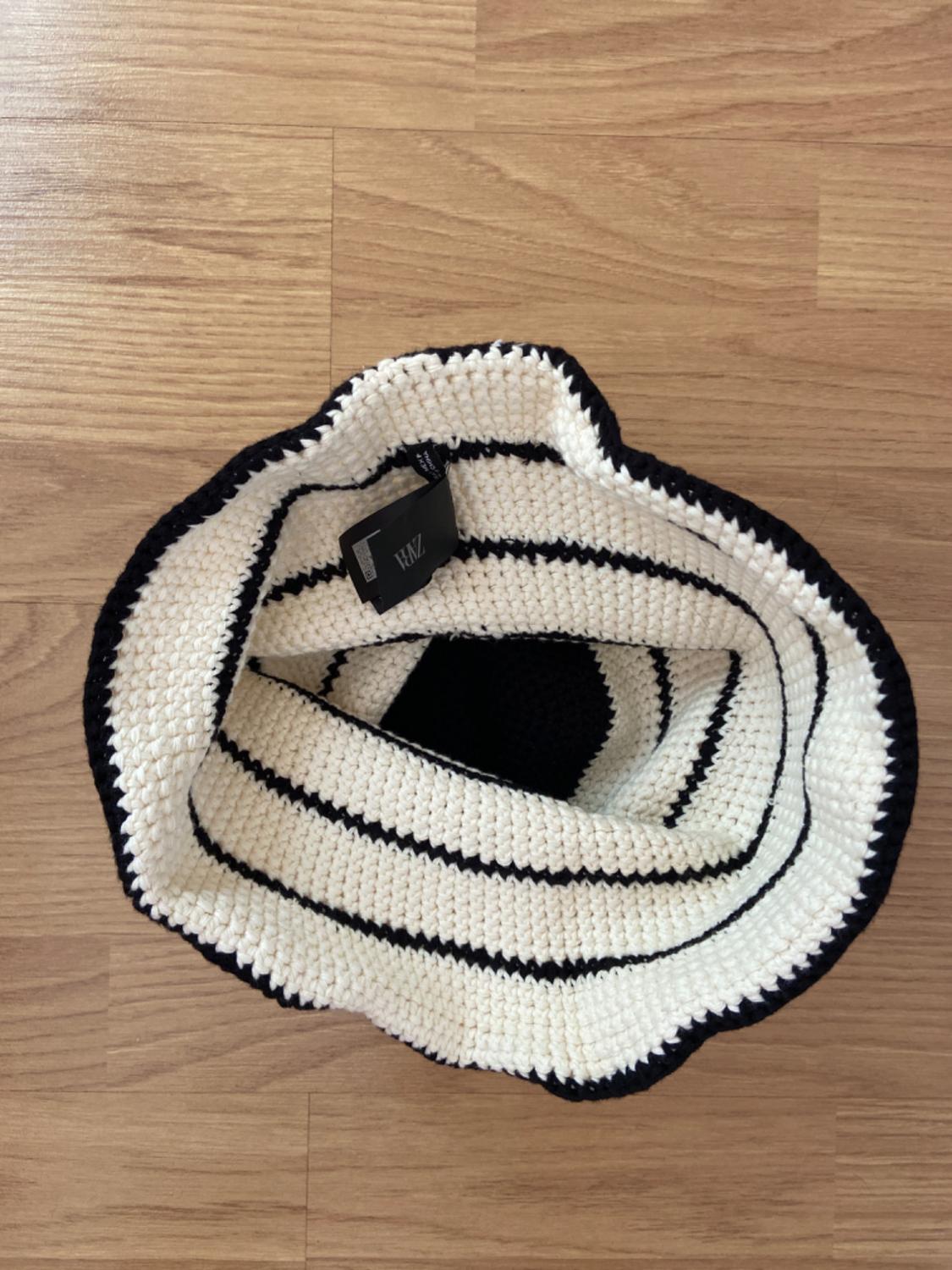 BRAIDED CROCHET HAT WITH STRIPES - Image 4