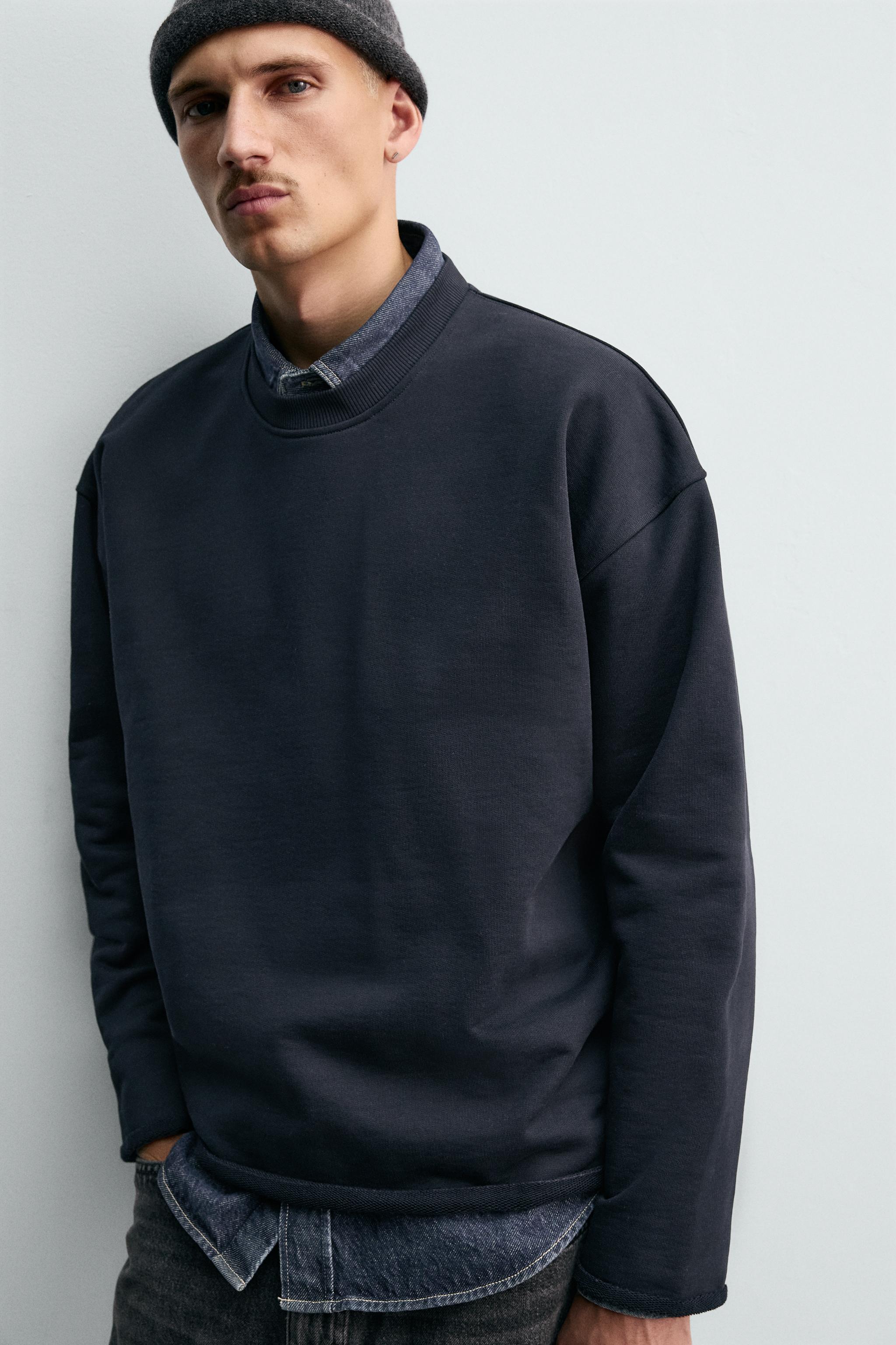 CREW NECK SWEATSHIRT WITH IRREGULAR FINISH