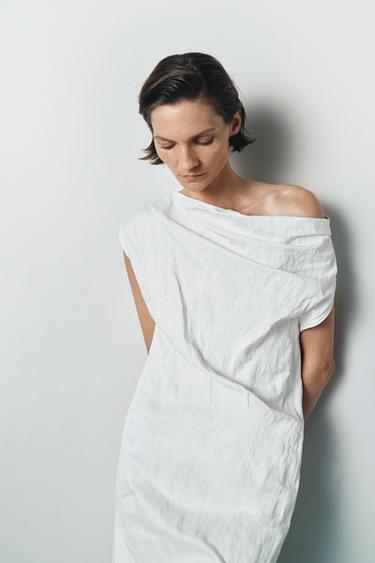ROBE ASYMÉTRIQUE FROISSÉE ZW COLLECTION - Blanc cassé de Zara - Image 2