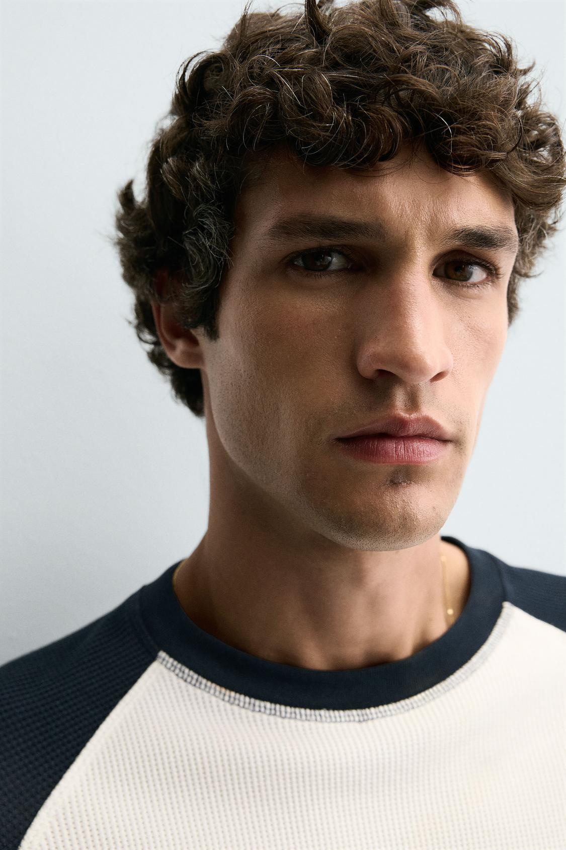 COLOR BLOCK WAFFLE TEXTURED T-SHIRT