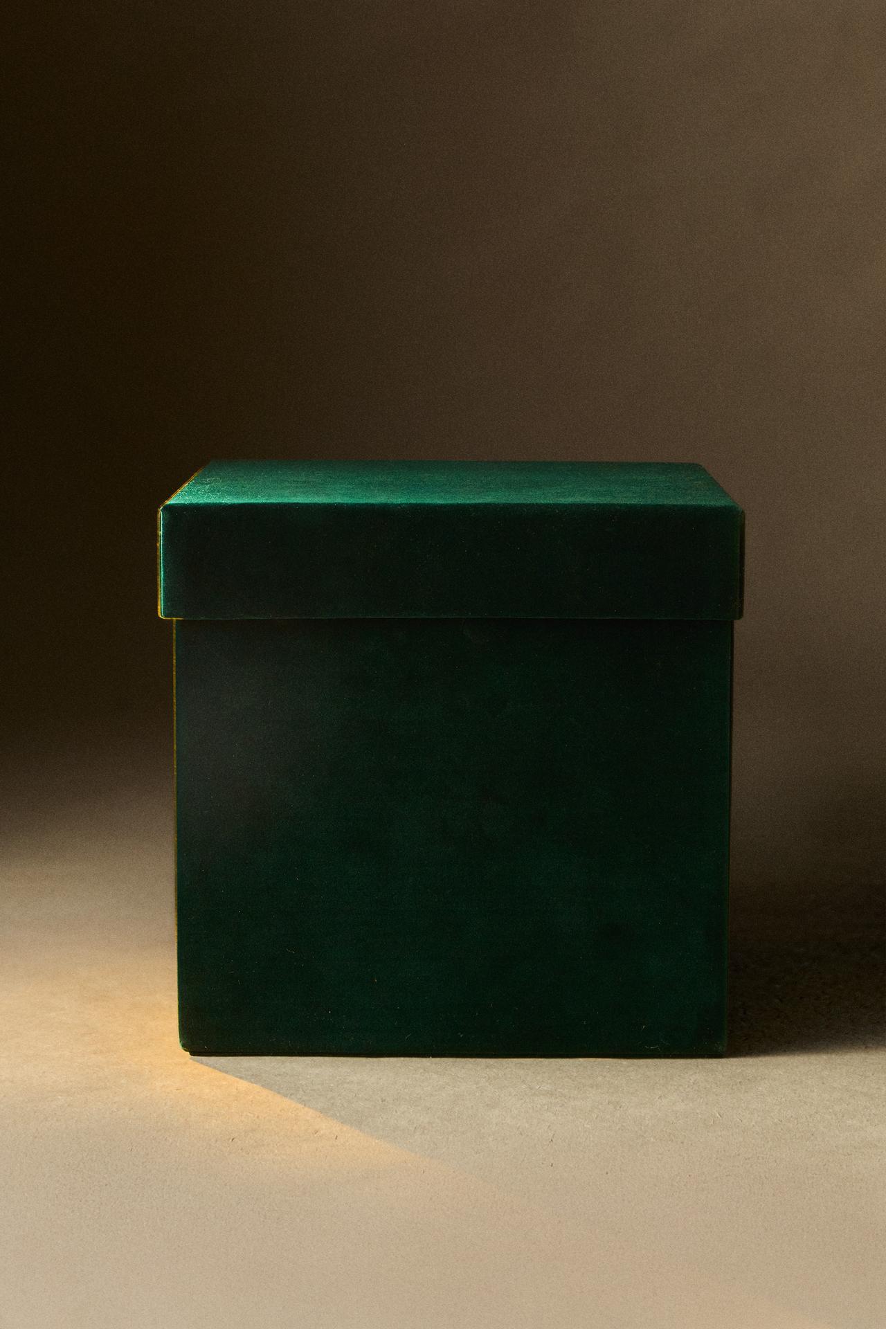 SQUARE VELVET CHRISTMAS BOX — Green