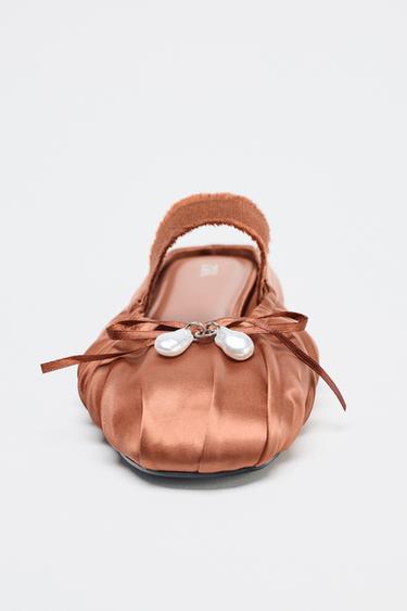 CHAUSSURES OUVERTES À L'ARRIÈRE À EFFET SATINÉ - Marron brique de Zara - Image 5