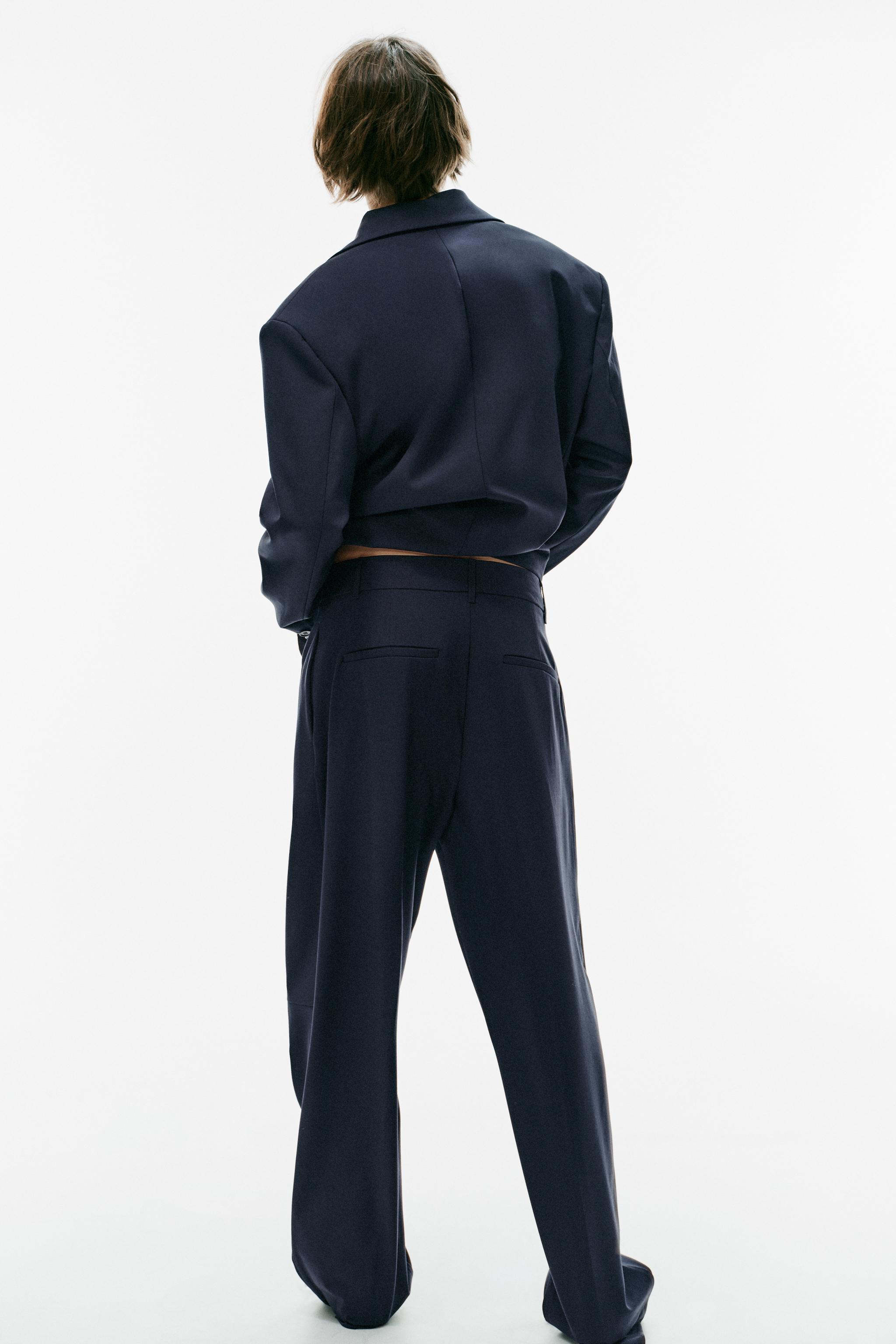 VOLUMETRIC PLEATED PANTS