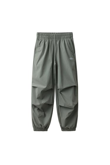 PANTALÓN JOGGER NYLON SPORTY - Khaki de Zara